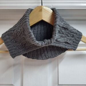 Cozy Gray Knit Neck Warmer